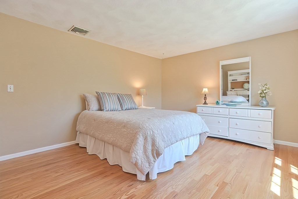 18 Oriole Road Medfield, MA 02052 - Photo 29 of 42 Gallery Image 29