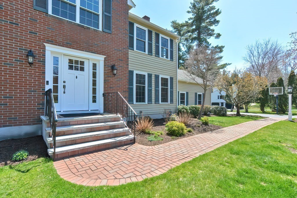 18 Oriole Road Medfield, MA 02052 - Photo 3 of 42 Gallery Image 3