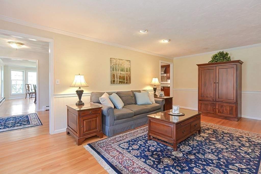 18 Oriole Road Medfield, MA 02052 - Photo 7 of 42 Gallery Image 7