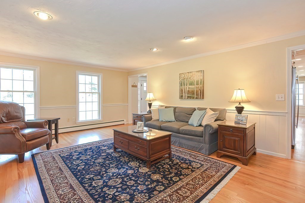 18 Oriole Road Medfield, MA 02052 - Photo 8 of 42 Gallery Image 8