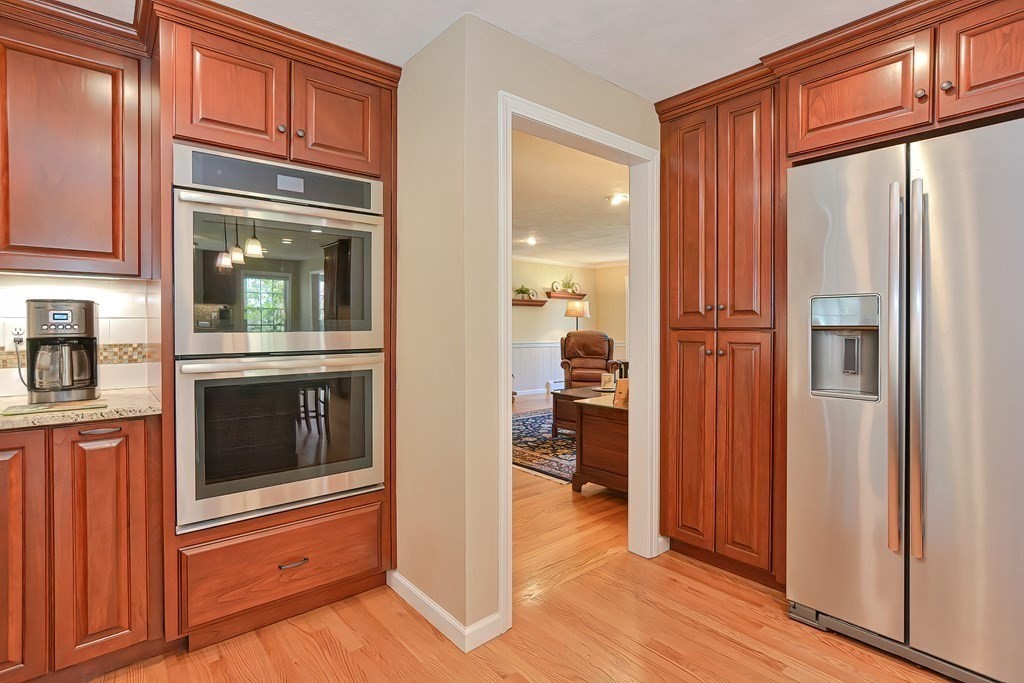 18 Oriole Road Medfield, MA 02052 - Photo 10 of 42 Gallery Image 10