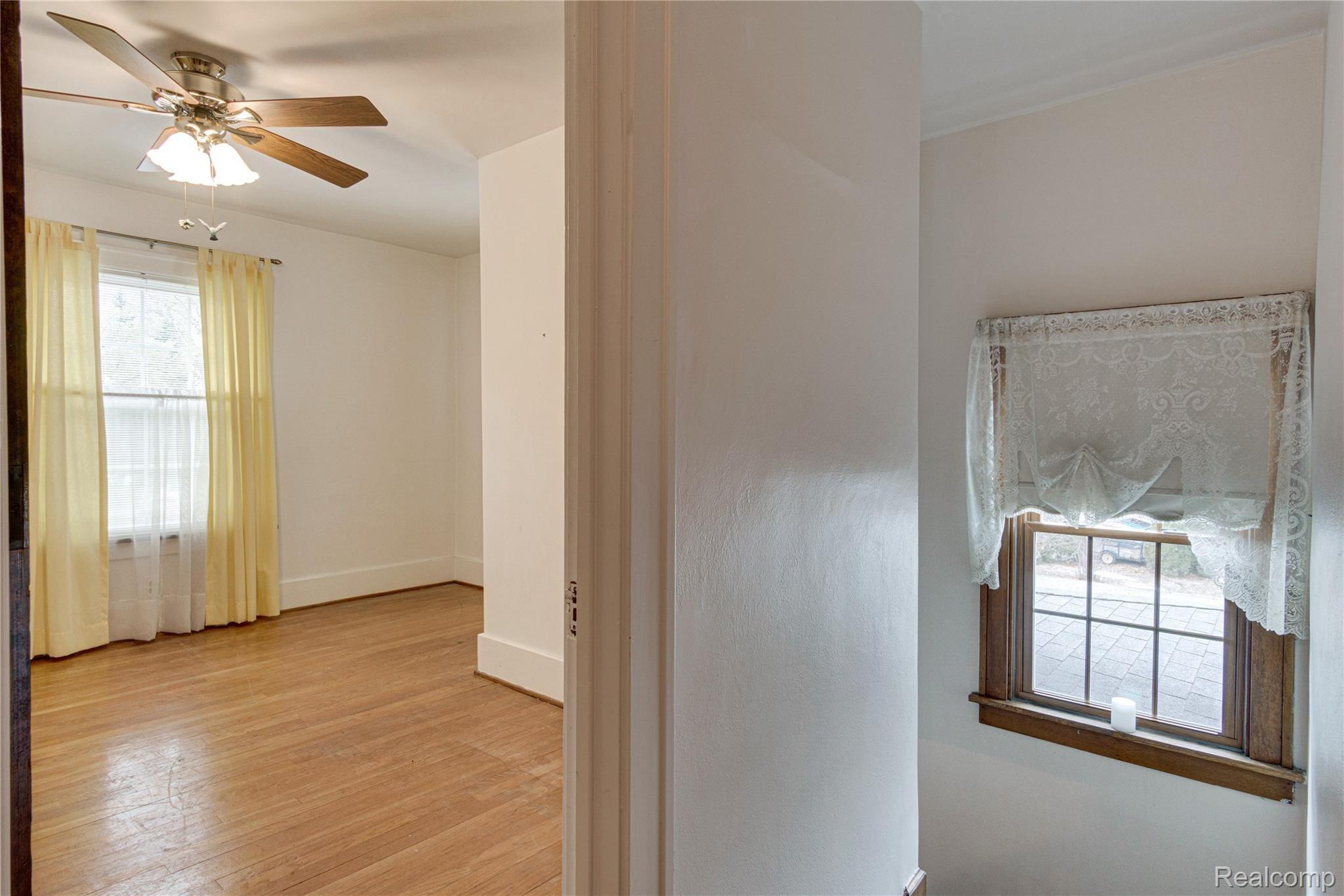 5494 Corunna Road Flint, MI 48532 - Photo 41 of 48 Interiors (27 of 34).jpg