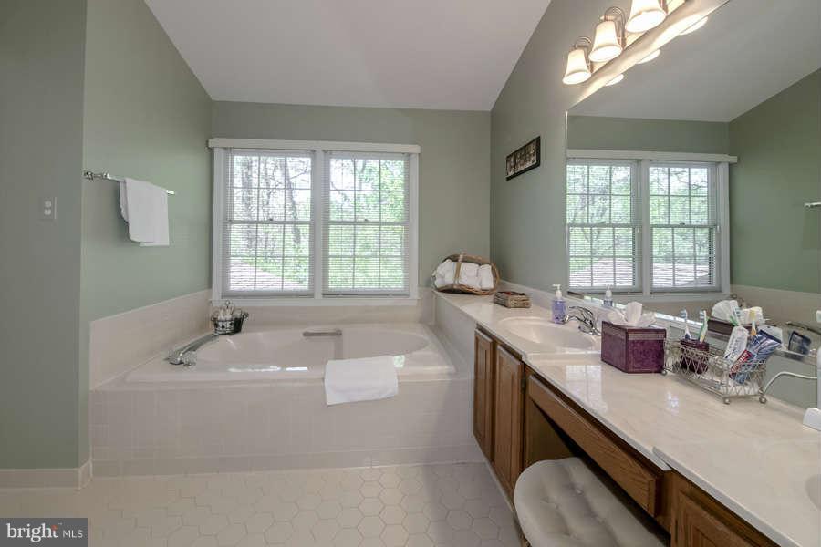7612 Rustle Ridge Court Fairfax Station, VA 22039 - Photo 18 of 30 Bath (Master)