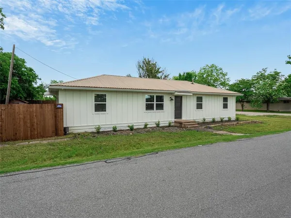 $1,850 | 421 South Interurban Street, Anna, TX 75409