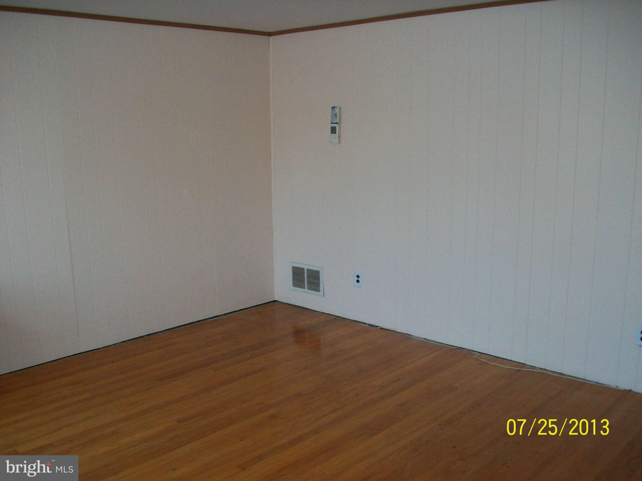 5481 Bucknell Road Baltimore, MD 21206 - Photo 3 of 9 Living Room
