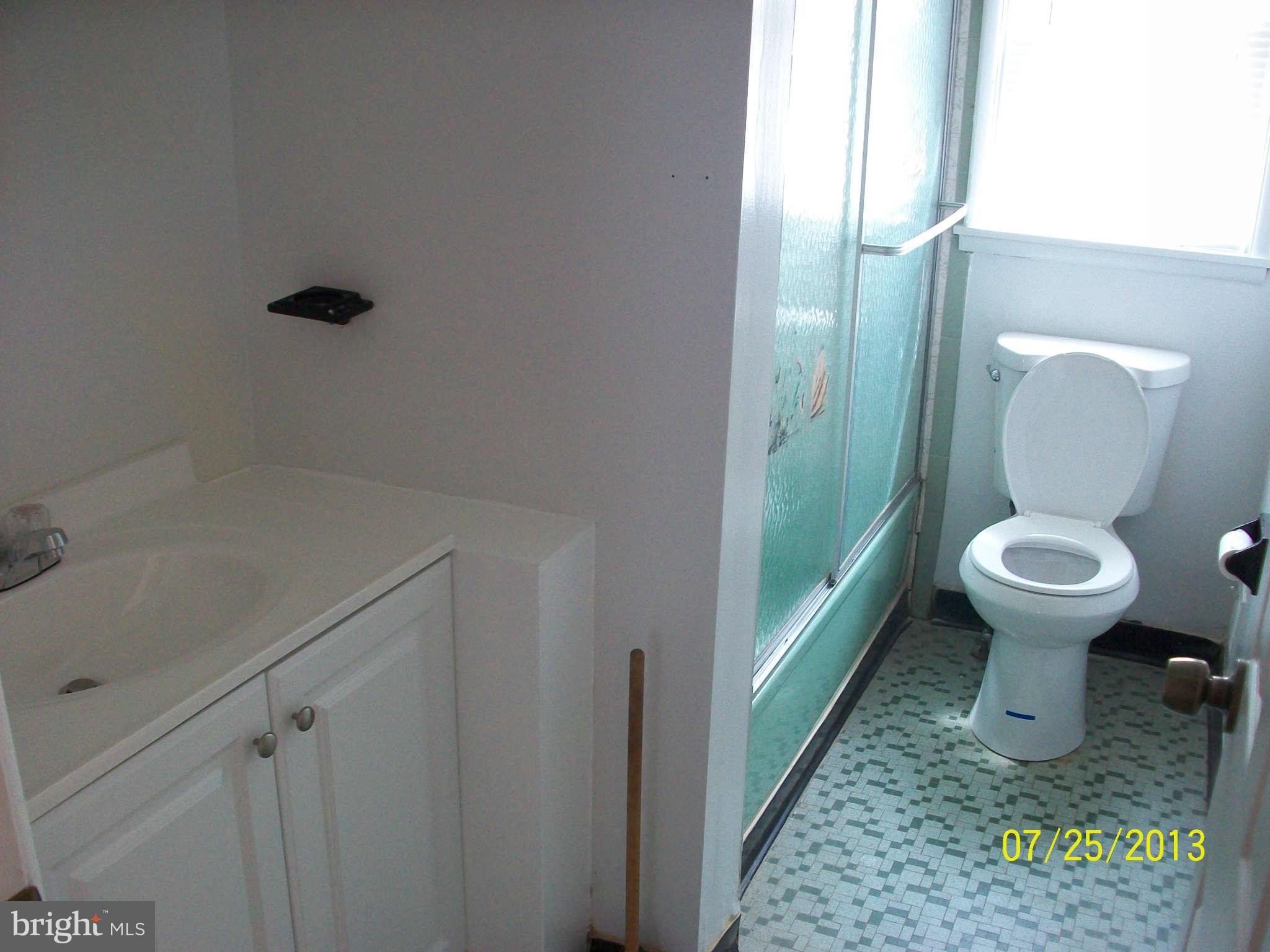 5481 Bucknell Road Baltimore, MD 21206 - Photo 6 of 9 Bath
