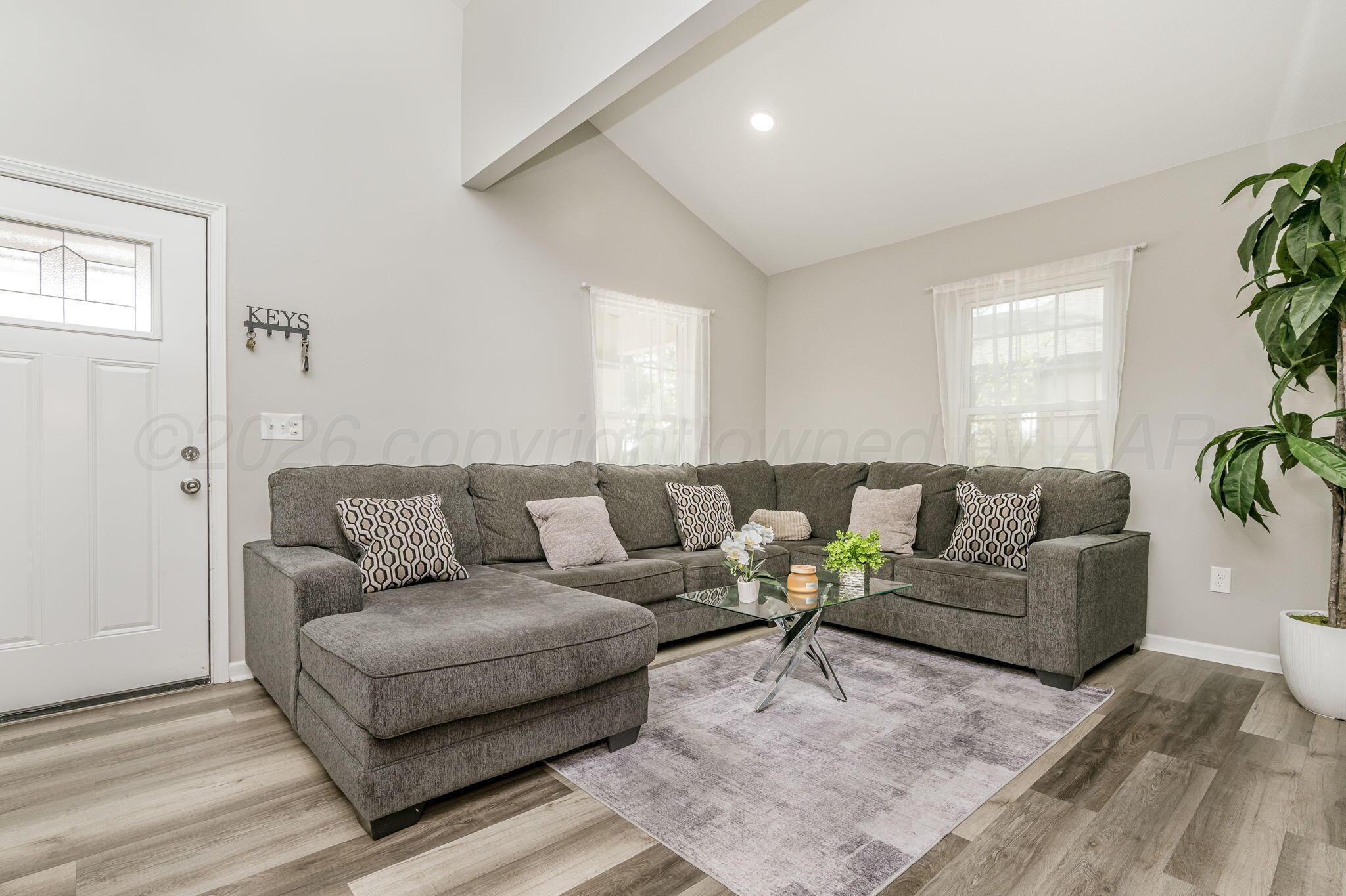 702 South Florida Street Amarillo, TX 79106 - Photo 6 of 19 Living Room v3