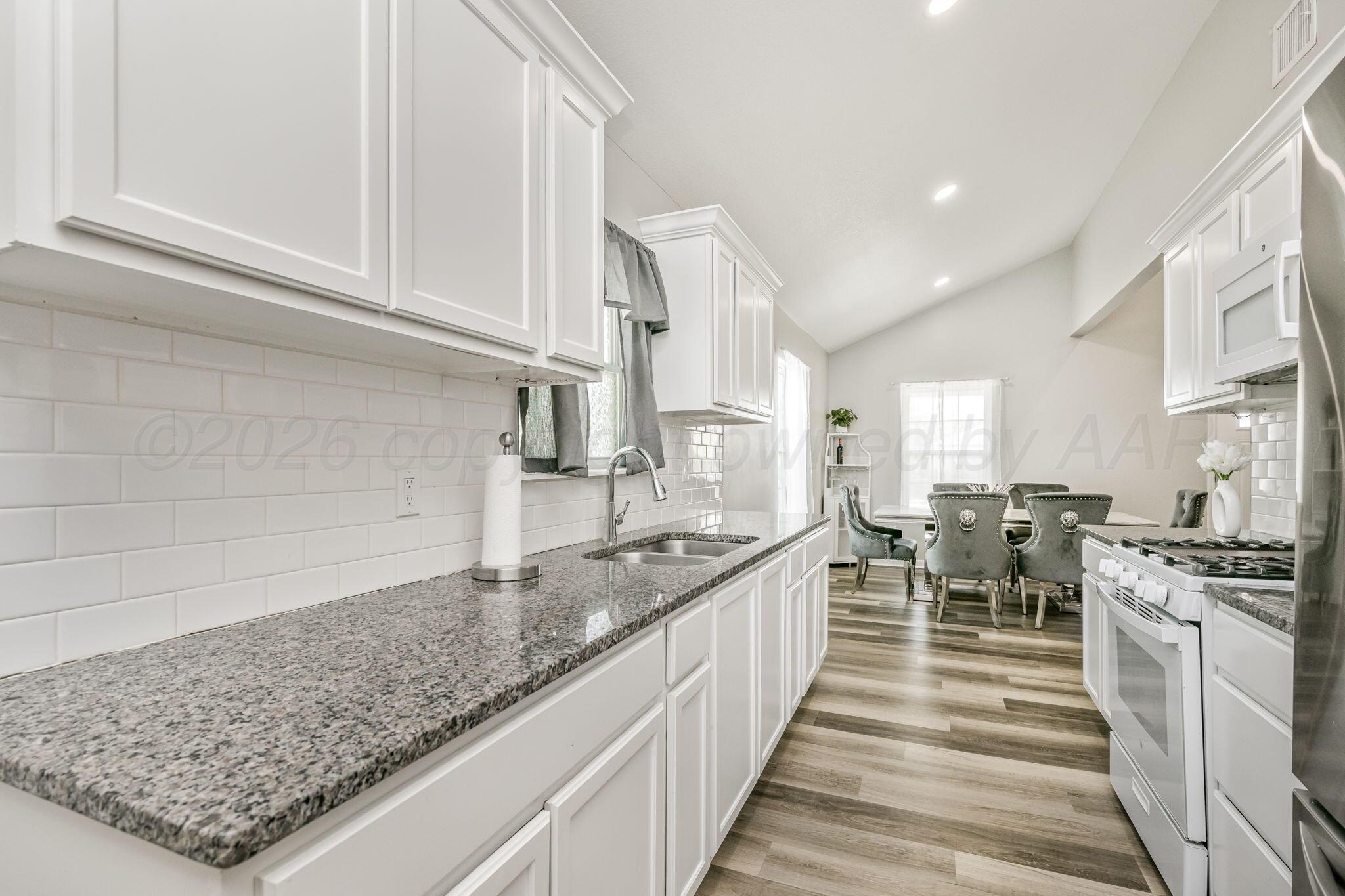 702 South Florida Street Amarillo, TX 79106 - Photo 10 of 19 Kitchen v3