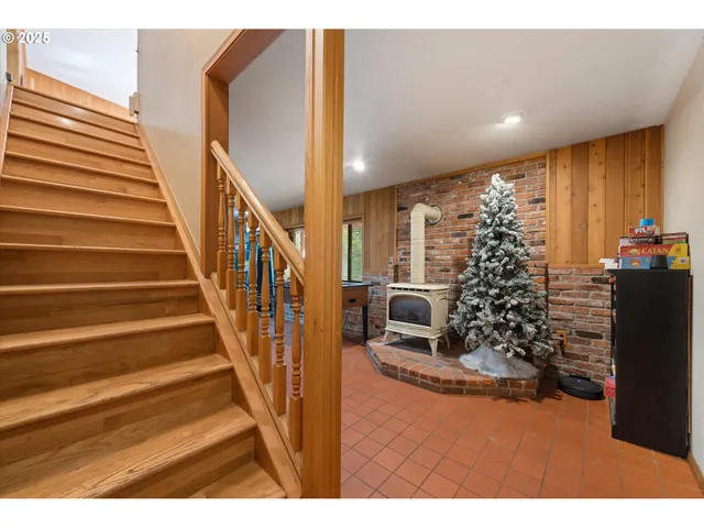 a view of entryway and hall