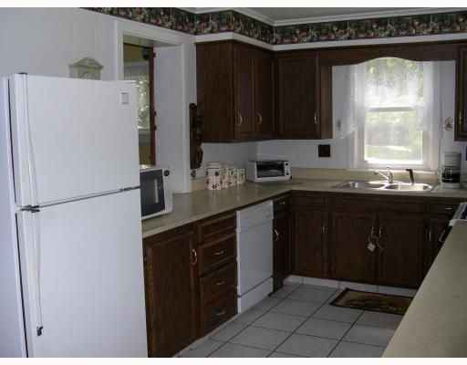 588 Morgantown Road Uniontown, PA 15401 - Photo 10 of 18 Kitchen.