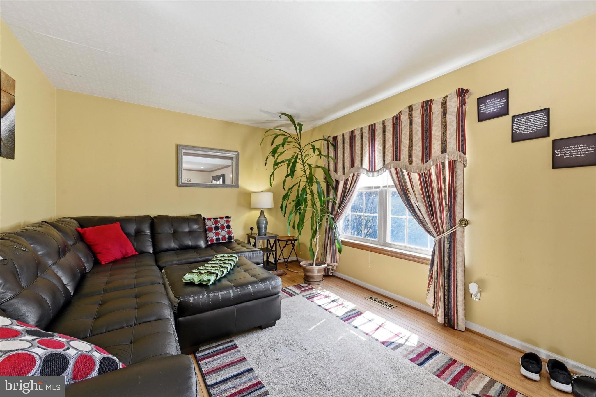 4305 Riders Lane Upper Chichester, PA 19061 - Photo 9 of 49 Living room