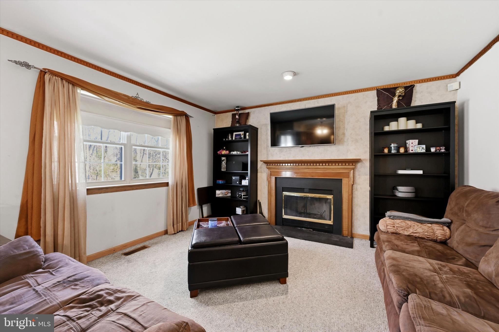 4305 Riders Lane Upper Chichester, PA 19061 - Photo 10 of 49 Living room