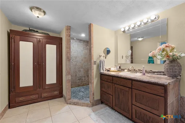 $325,000 | 1543 West Clark Street, Bartlett, TX 76511
