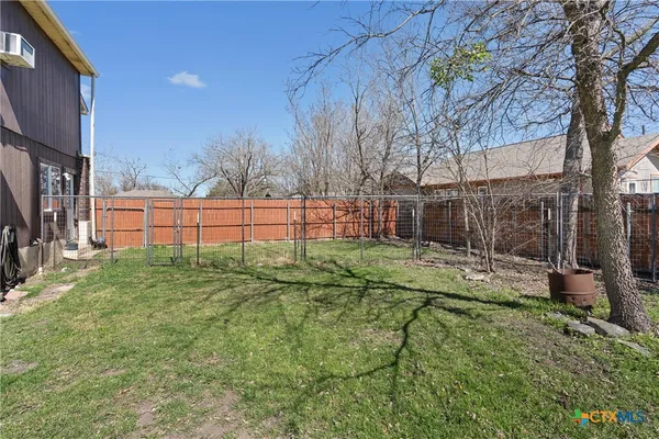 $325,000 | 1543 West Clark Street, Bartlett, TX 76511