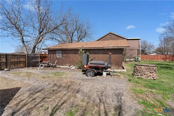 $325,000 | 1543 West Clark Street, Bartlett, TX 76511