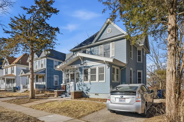 $1,700 | 1032 Kirkwood Boulevard, Davenport, IA 52803