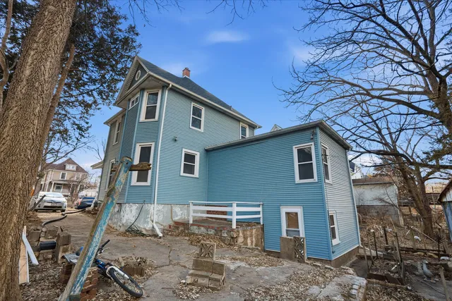 $1,700 | 1032 Kirkwood Boulevard, Davenport, IA 52803