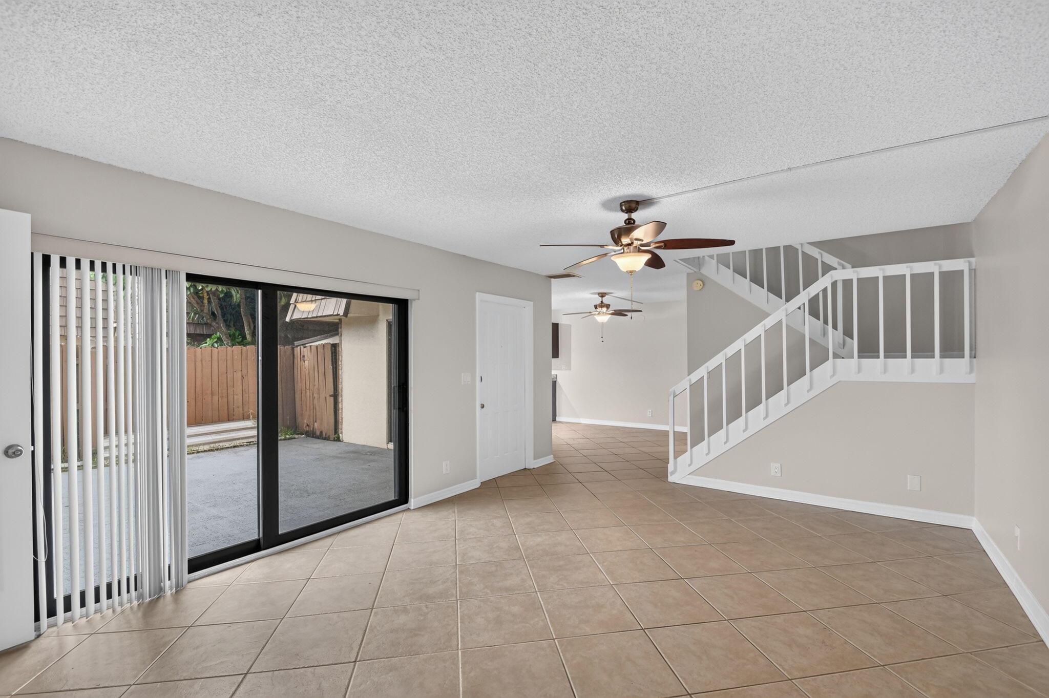 744 Springdale Circle Palm Springs, FL 33461 - Photo 19 of 40 11-web-or-mls-DSC_4031