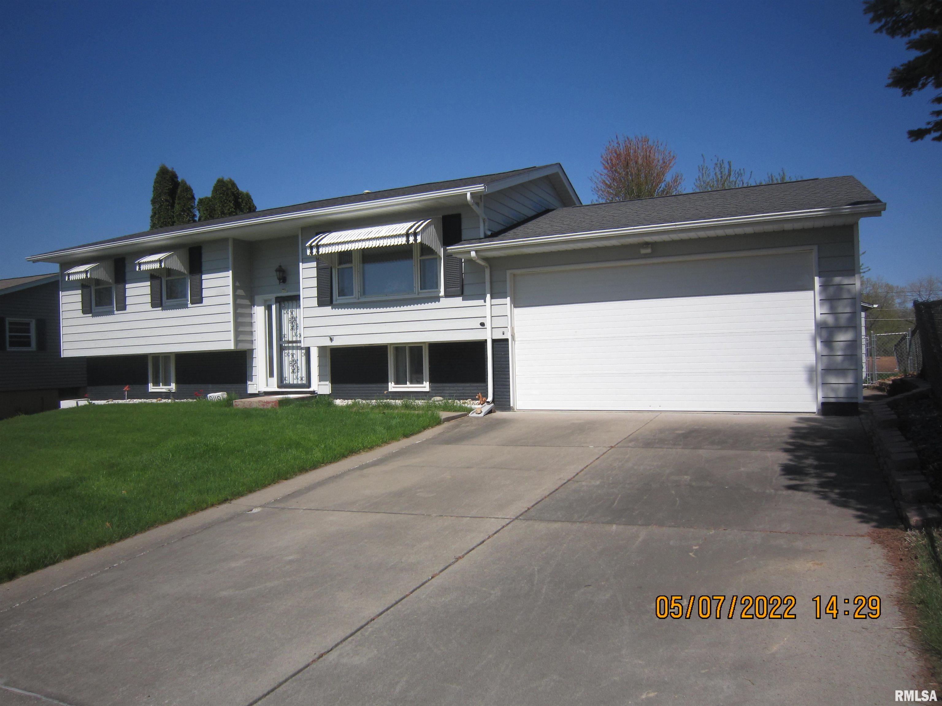 8119 10th Street West Rock Island, IL 61201 - Photo 1 of 47