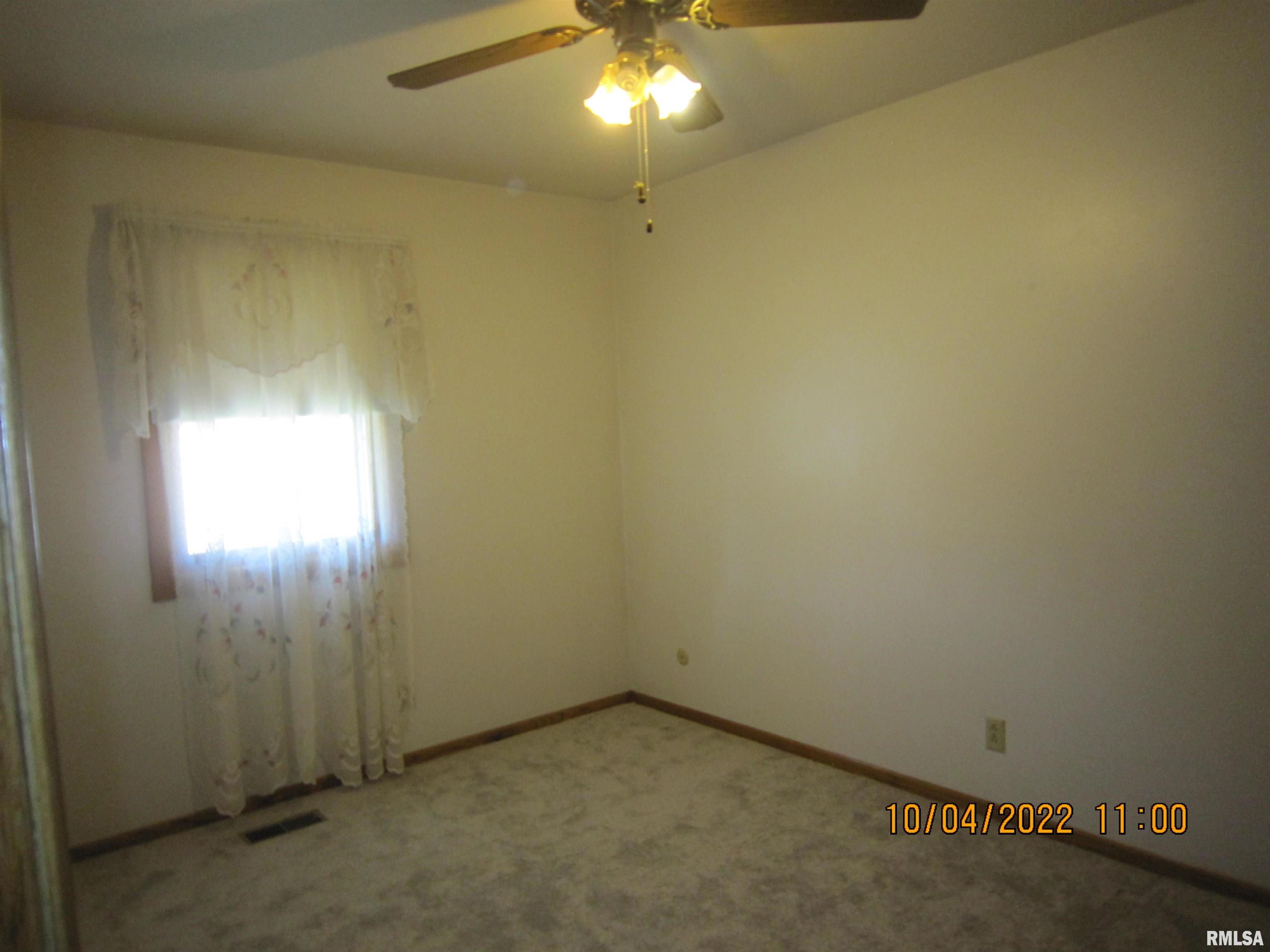 8119 10th Street West Rock Island, IL 61201 - Photo 11 of 47
