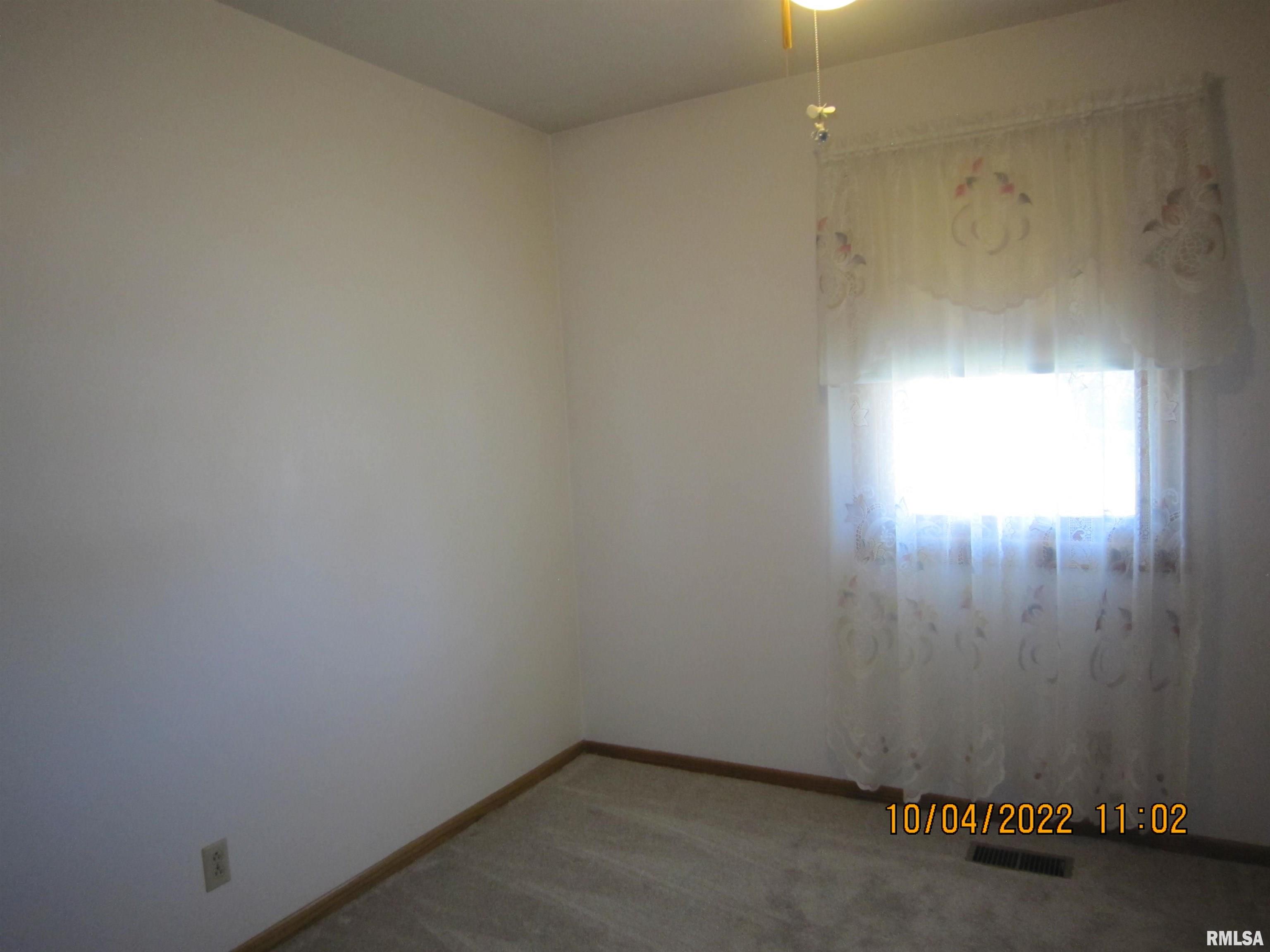 8119 10th Street West Rock Island, IL 61201 - Photo 13 of 47