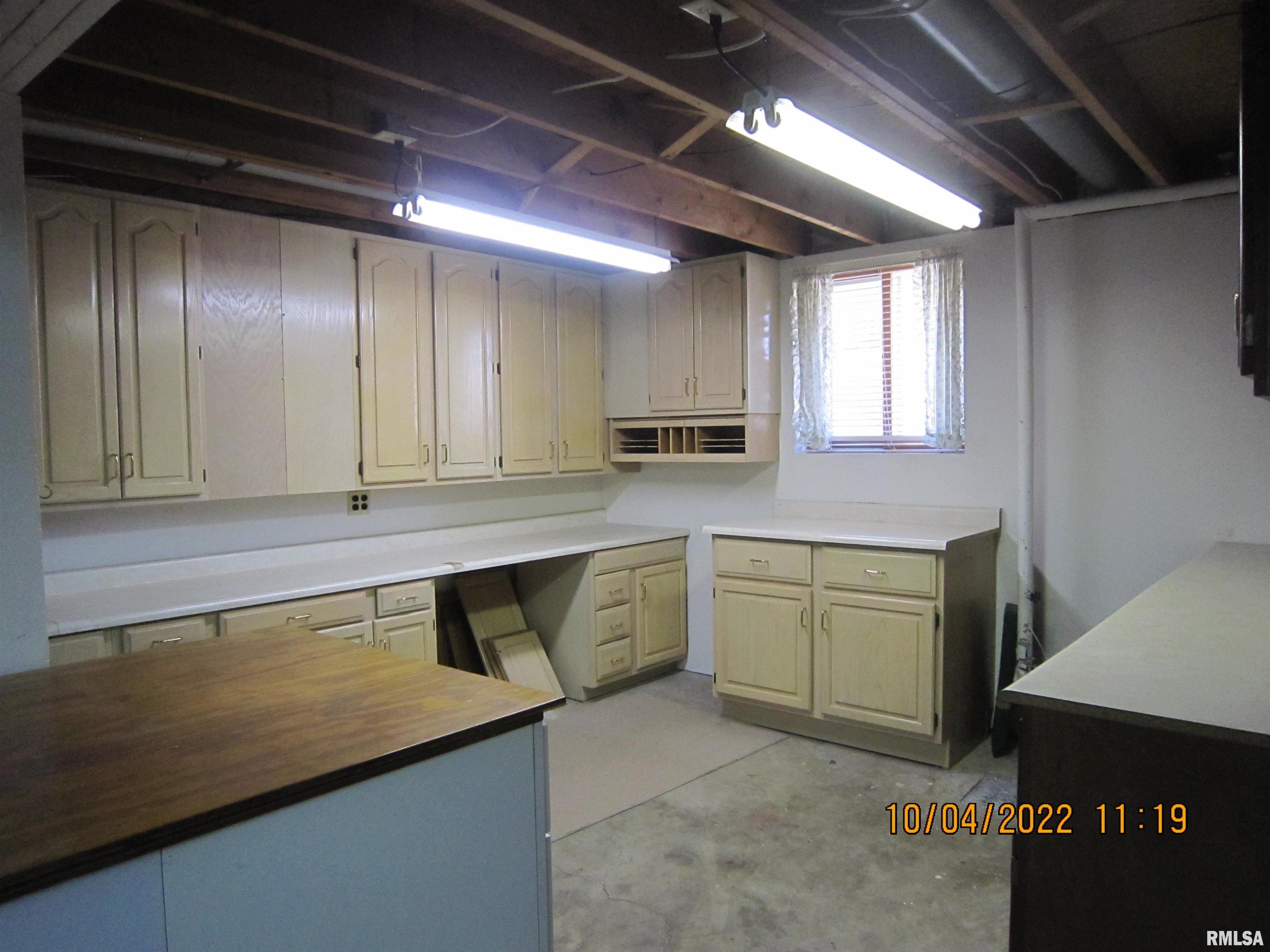 8119 10th Street West Rock Island, IL 61201 - Photo 19 of 47
