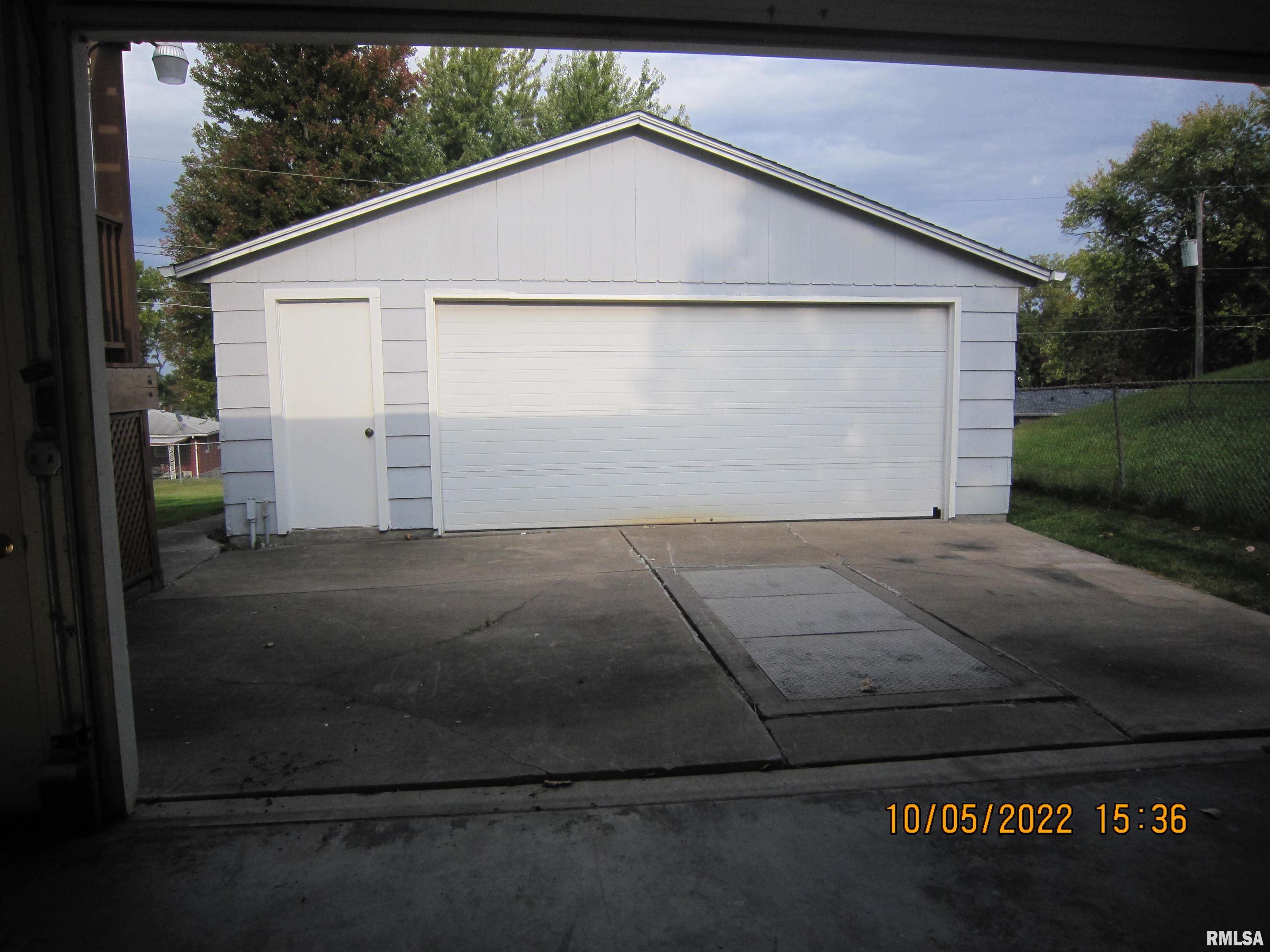 8119 10th Street West Rock Island, IL 61201 - Photo 34 of 47