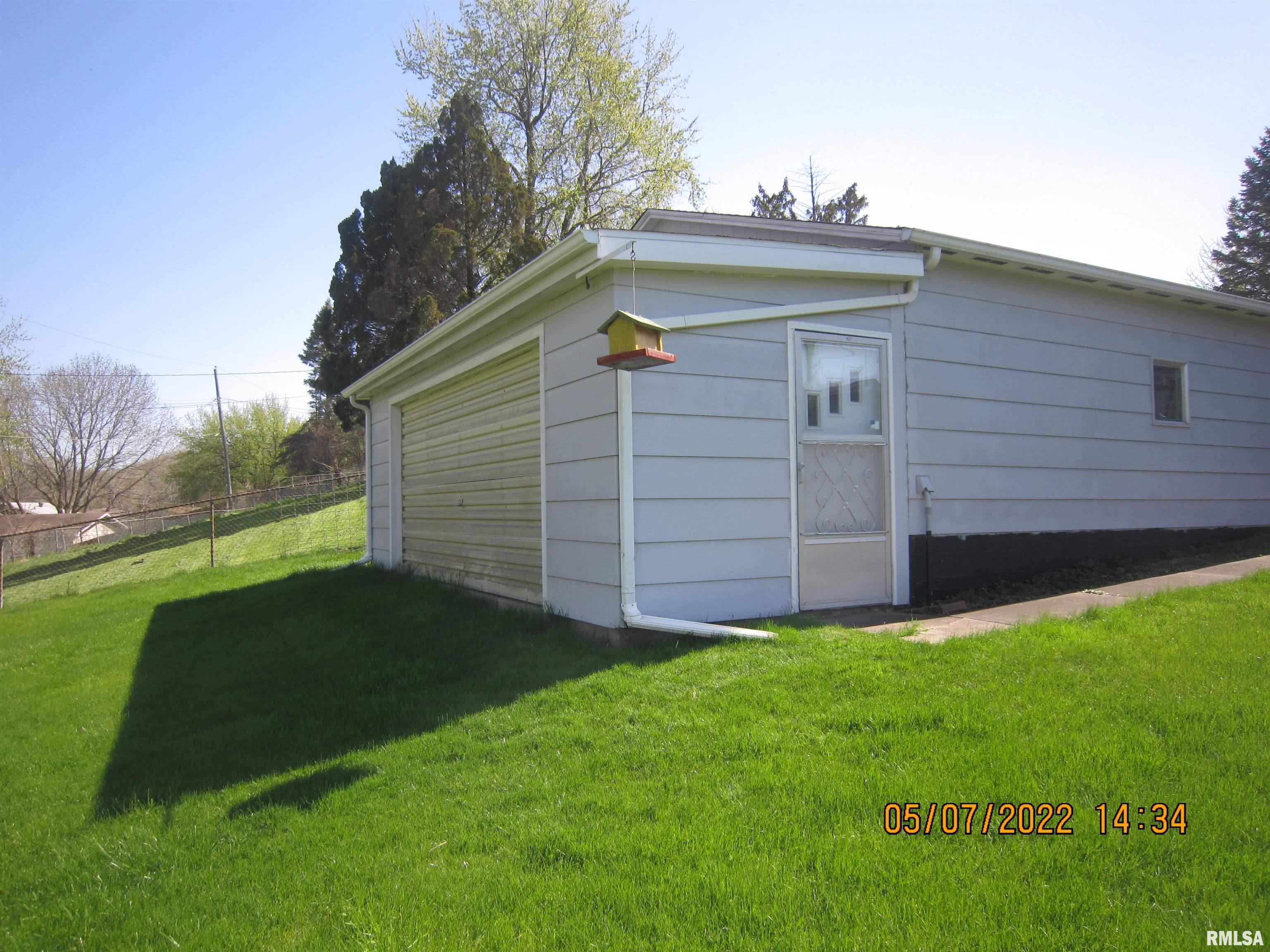 8119 10th Street West Rock Island, IL 61201 - Photo 39 of 47