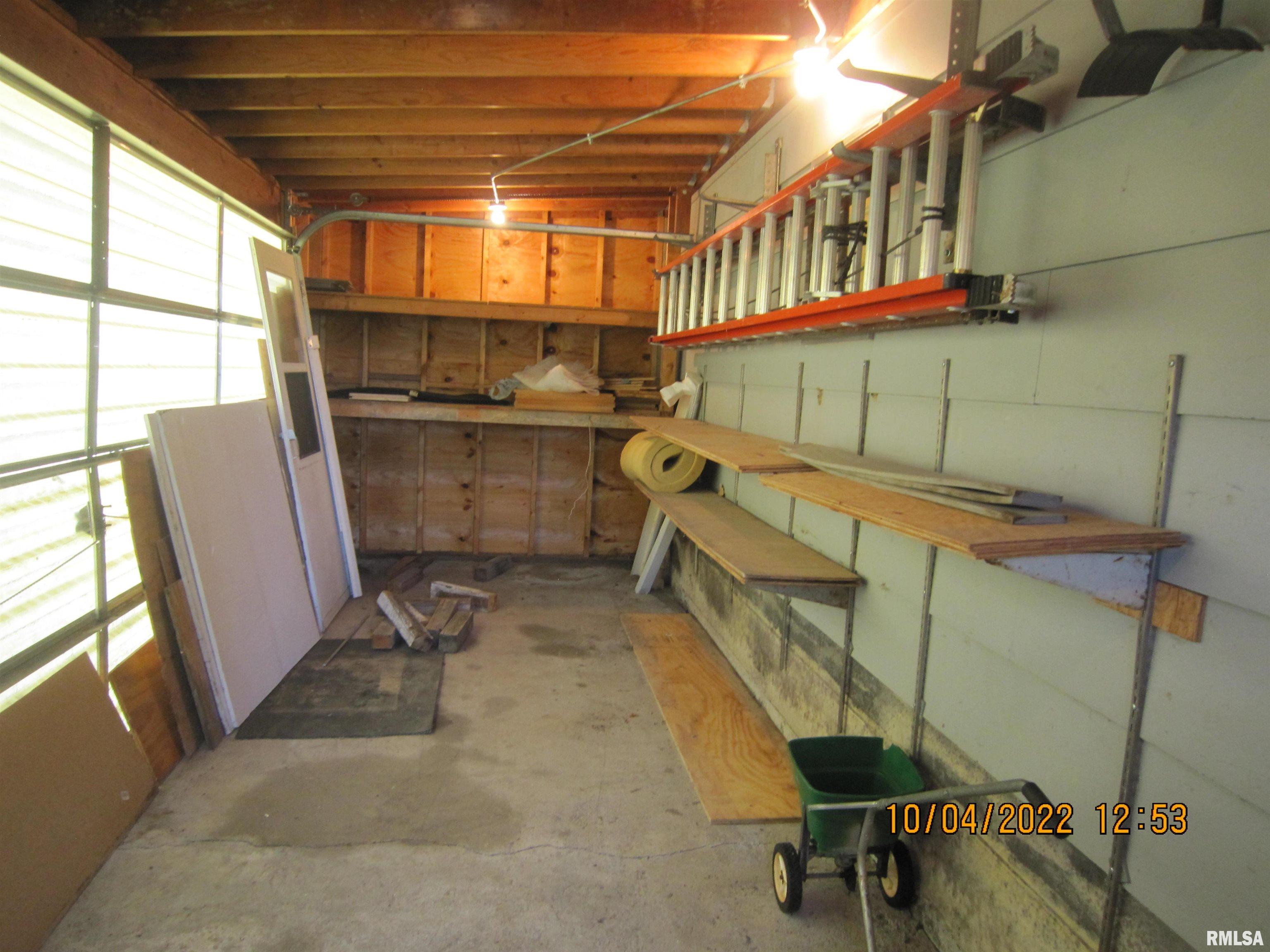 8119 10th Street West Rock Island, IL 61201 - Photo 40 of 47