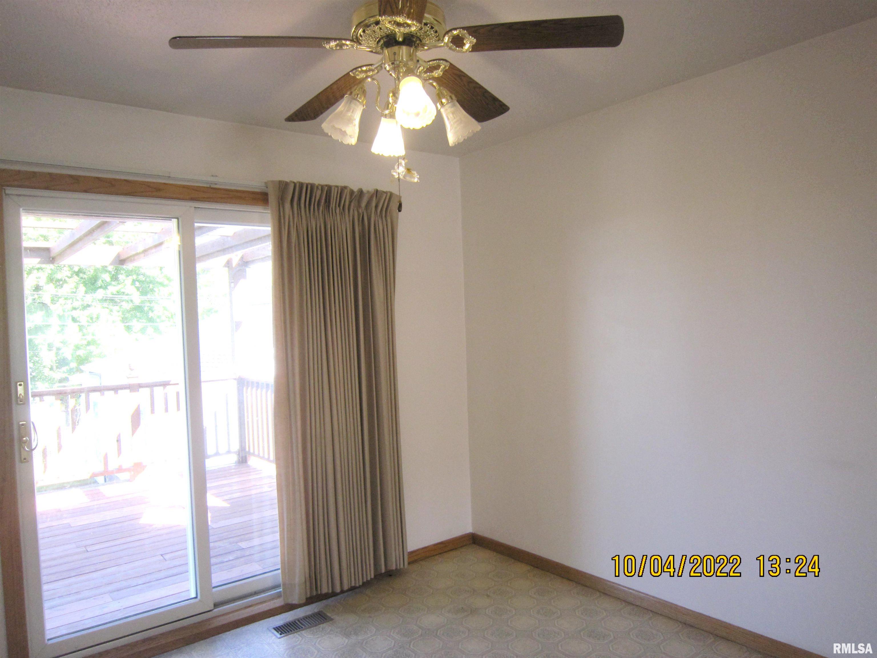 8119 10th Street West Rock Island, IL 61201 - Photo 4 of 47