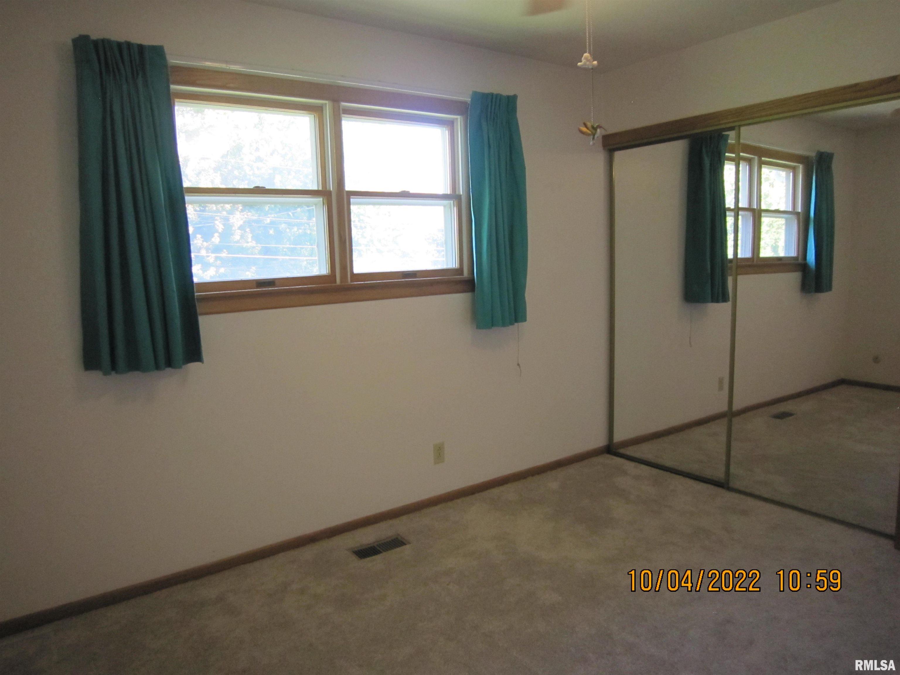8119 10th Street West Rock Island, IL 61201 - Photo 7 of 47