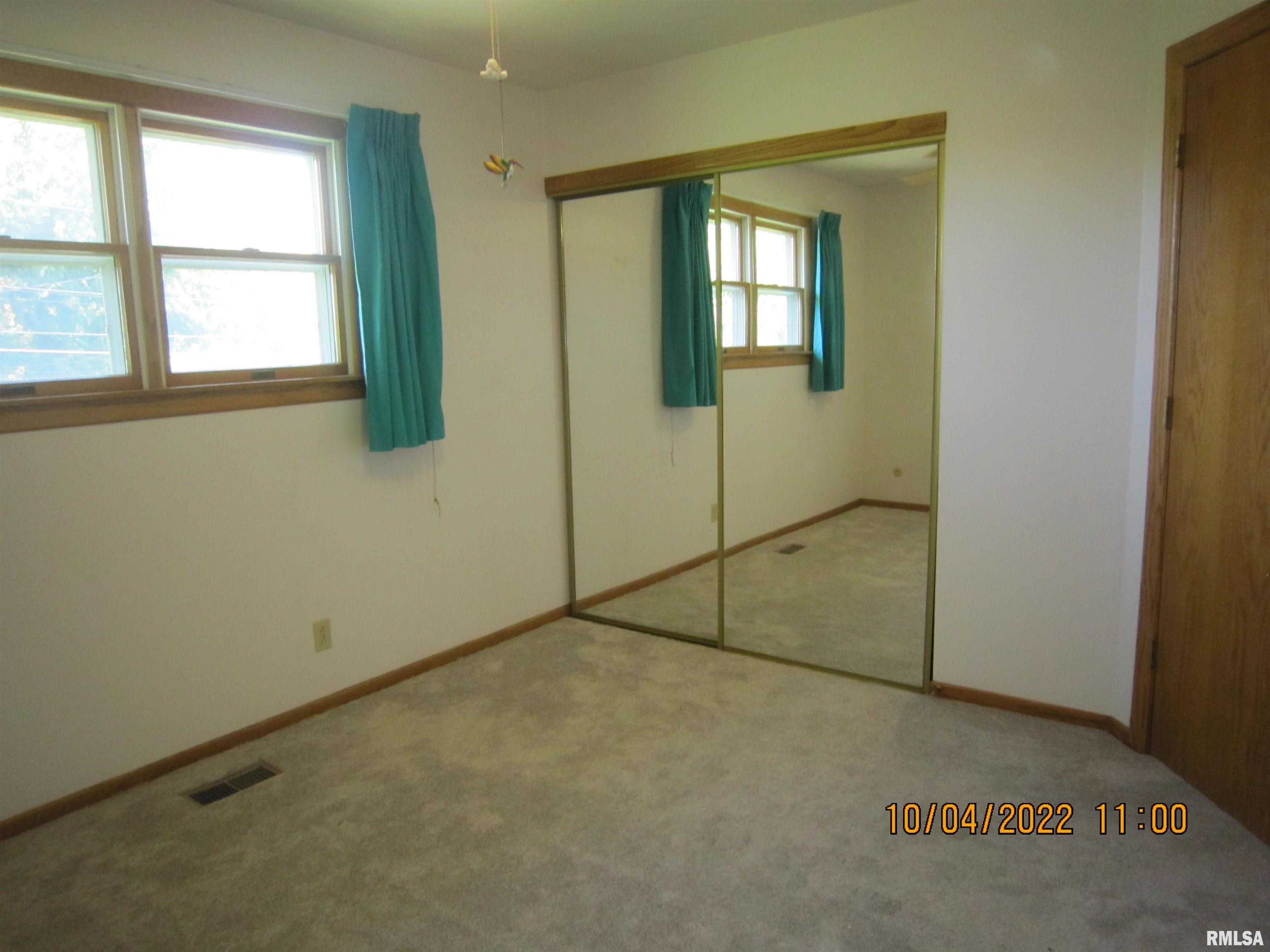 8119 10th Street West Rock Island, IL 61201 - Photo 8 of 47