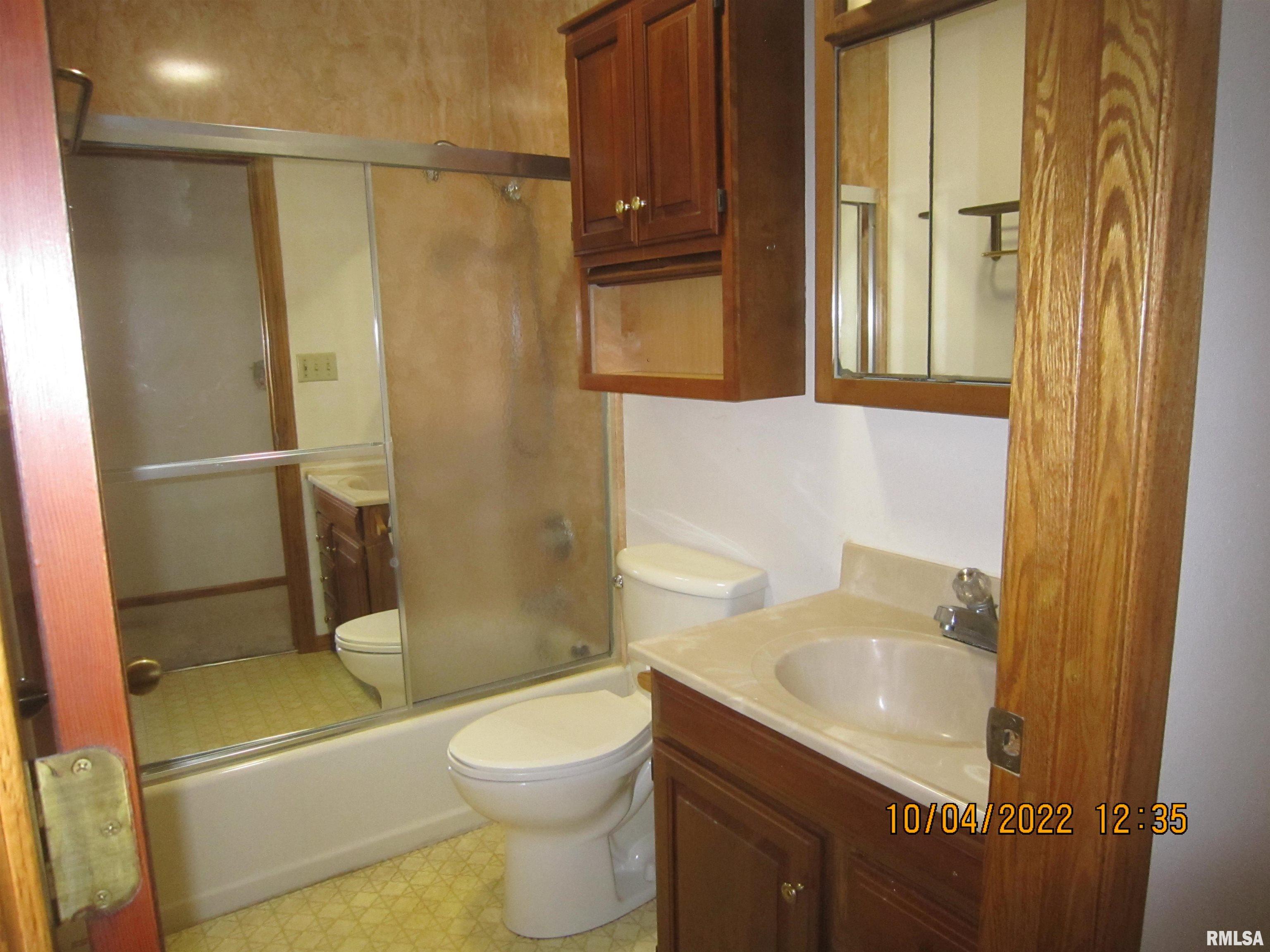 8119 10th Street West Rock Island, IL 61201 - Photo 10 of 47