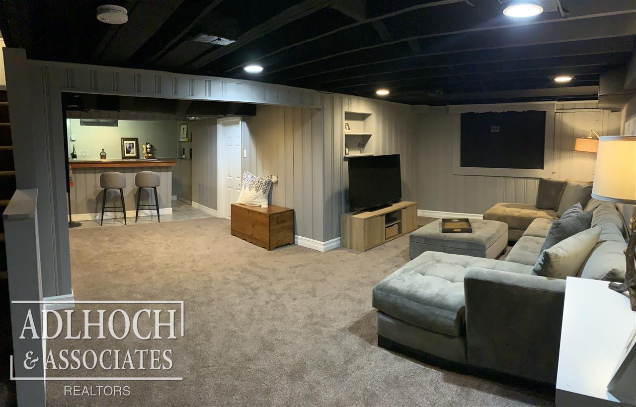 1965 Littlestone Road Grosse Pointe, MI 48236 - Photo 33 of 38 50009997-32.JPG