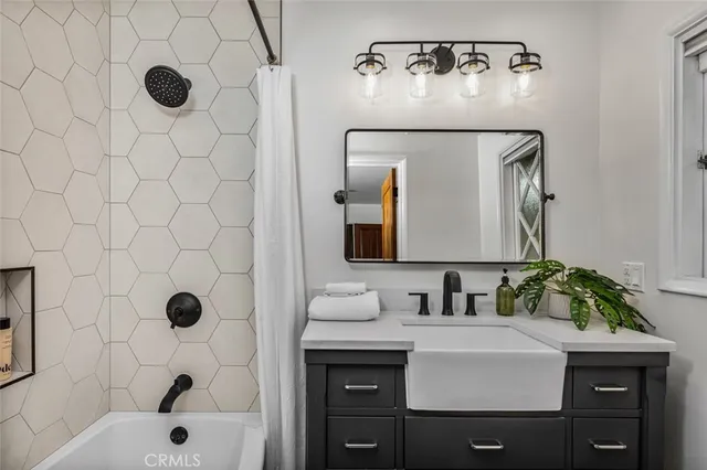 $2,999,000 | 1430 La Perla Avenue, Long Beach, CA 90815