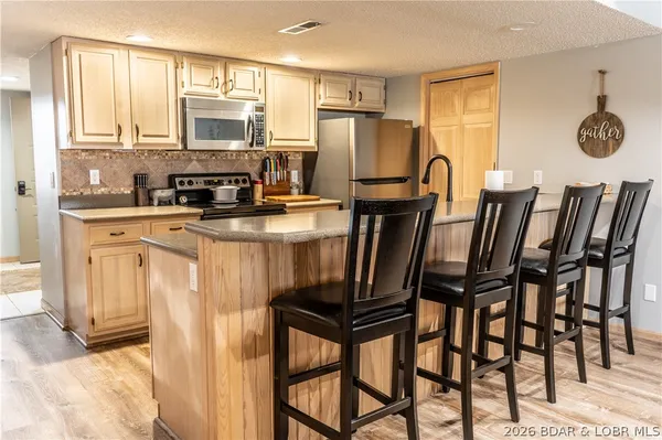 $384,000 | 70 Sunrise Ridge Drive, Unit 633, Sunrise Beach, MO 65079