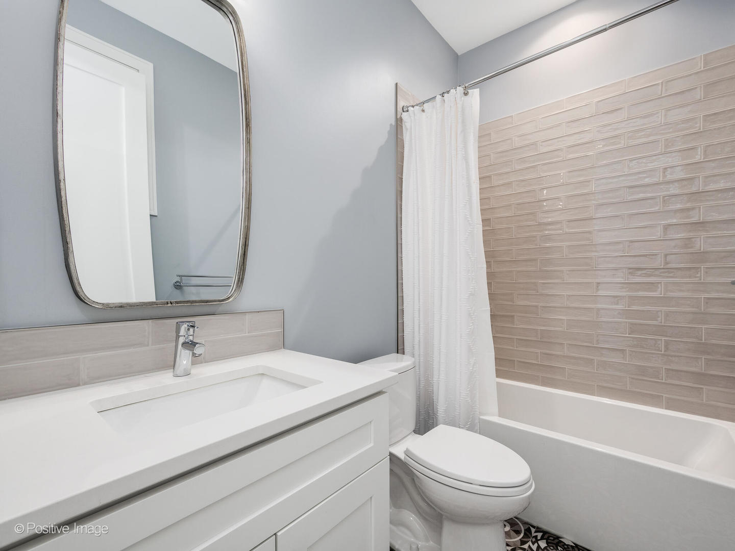 3227 North Racine Avenue, Unit 1 Chicago, IL 60657 - Photo 23 of 29 Gallery Image 23