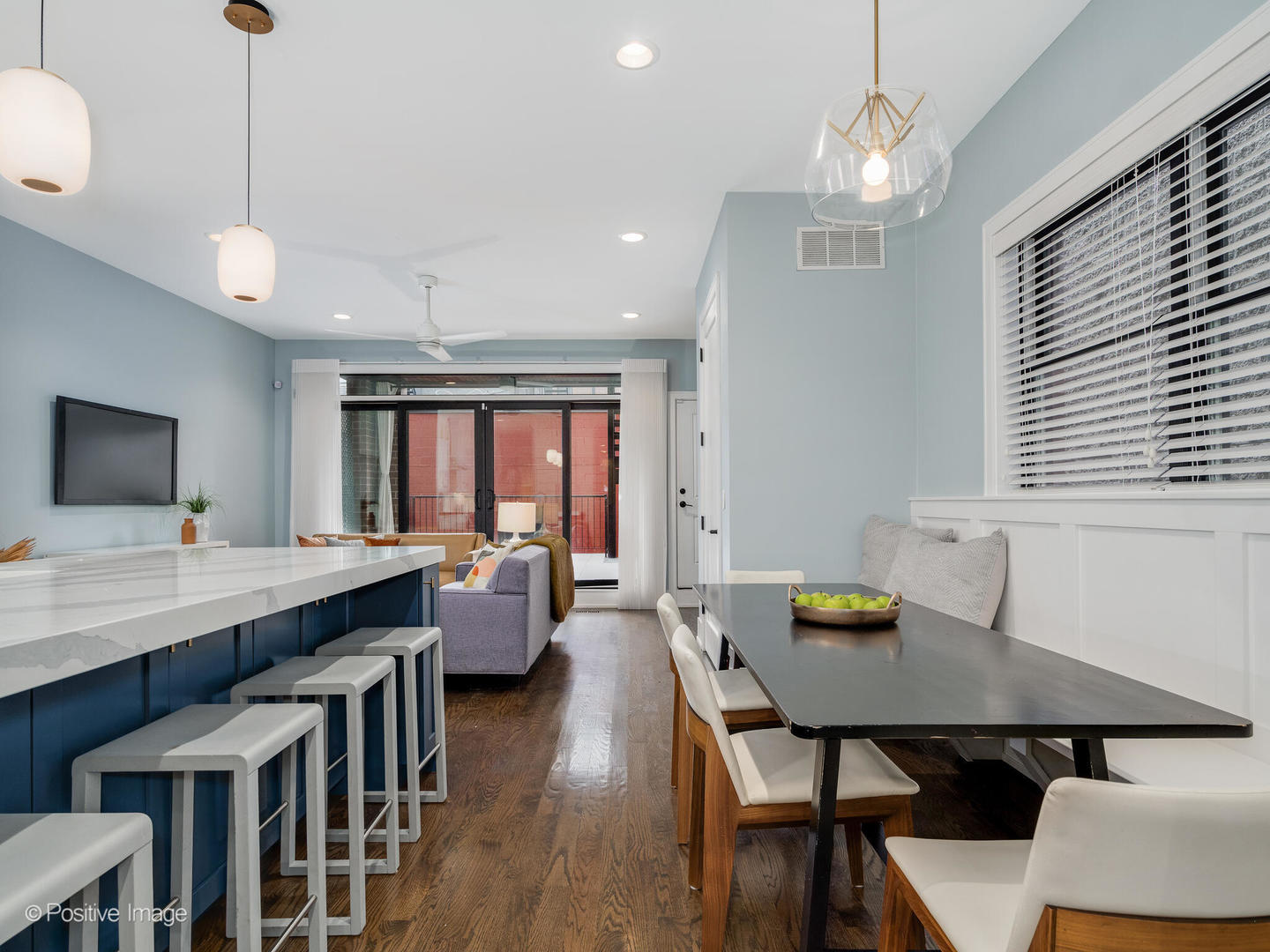 3227 North Racine Avenue, Unit 1 Chicago, IL 60657 - Photo 9 of 29 Gallery Image 9