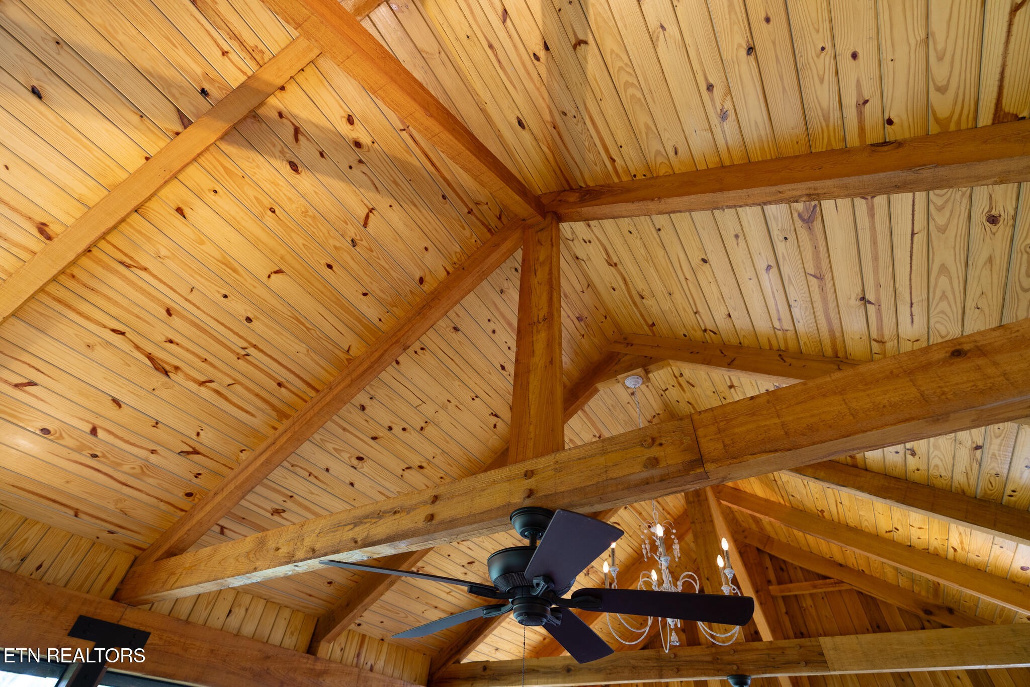9050 Freeland Road Corryton, TN 37721 - Photo 12 of 34 a view of a room