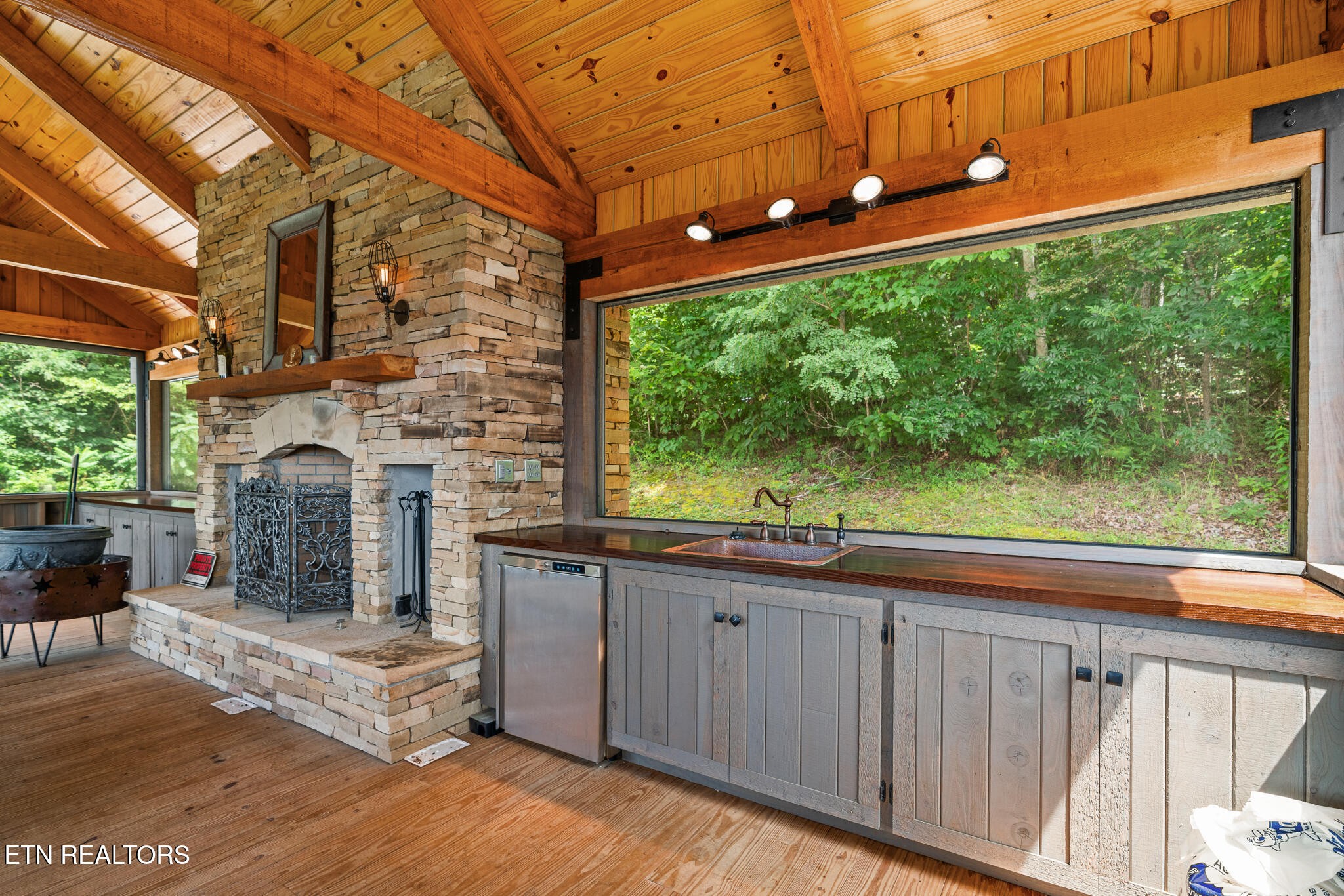9050 Freeland Road Corryton, TN 37721 - Photo 6 of 34 a living room with furniture and a fireplace
