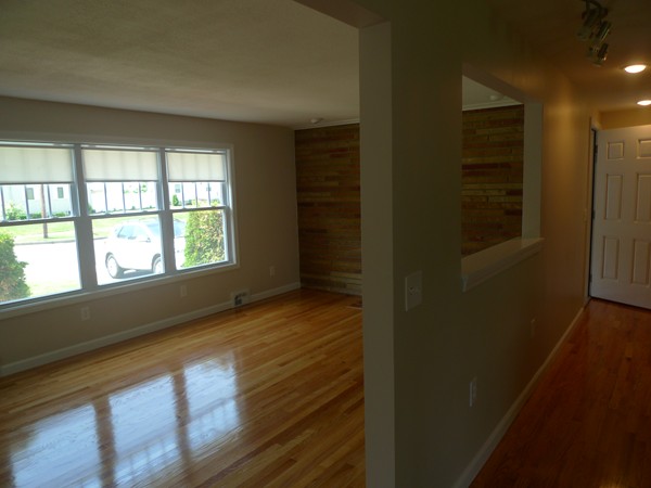 560 Plumtree Road Springfield, MA 01118 - Photo 4 of 21