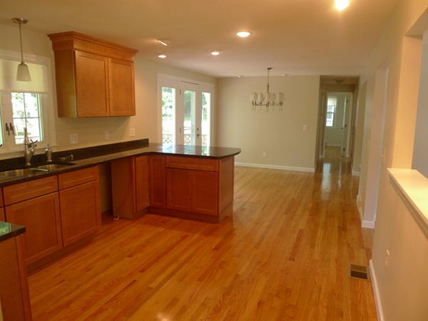 560 Plumtree Road Springfield, MA 01118 - Photo 9 of 21