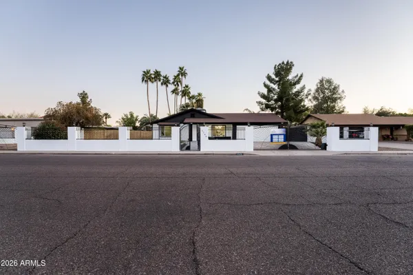 $3,500 | 1743 West Butler Drive, Phoenix, AZ 85021