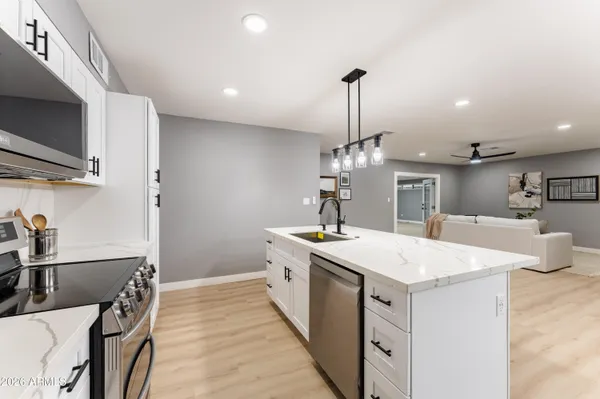 $3,500 | 1743 West Butler Drive, Phoenix, AZ 85021