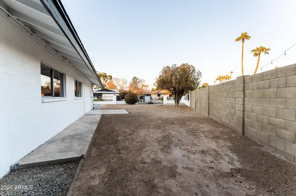 $3,500 | 1743 West Butler Drive, Phoenix, AZ 85021