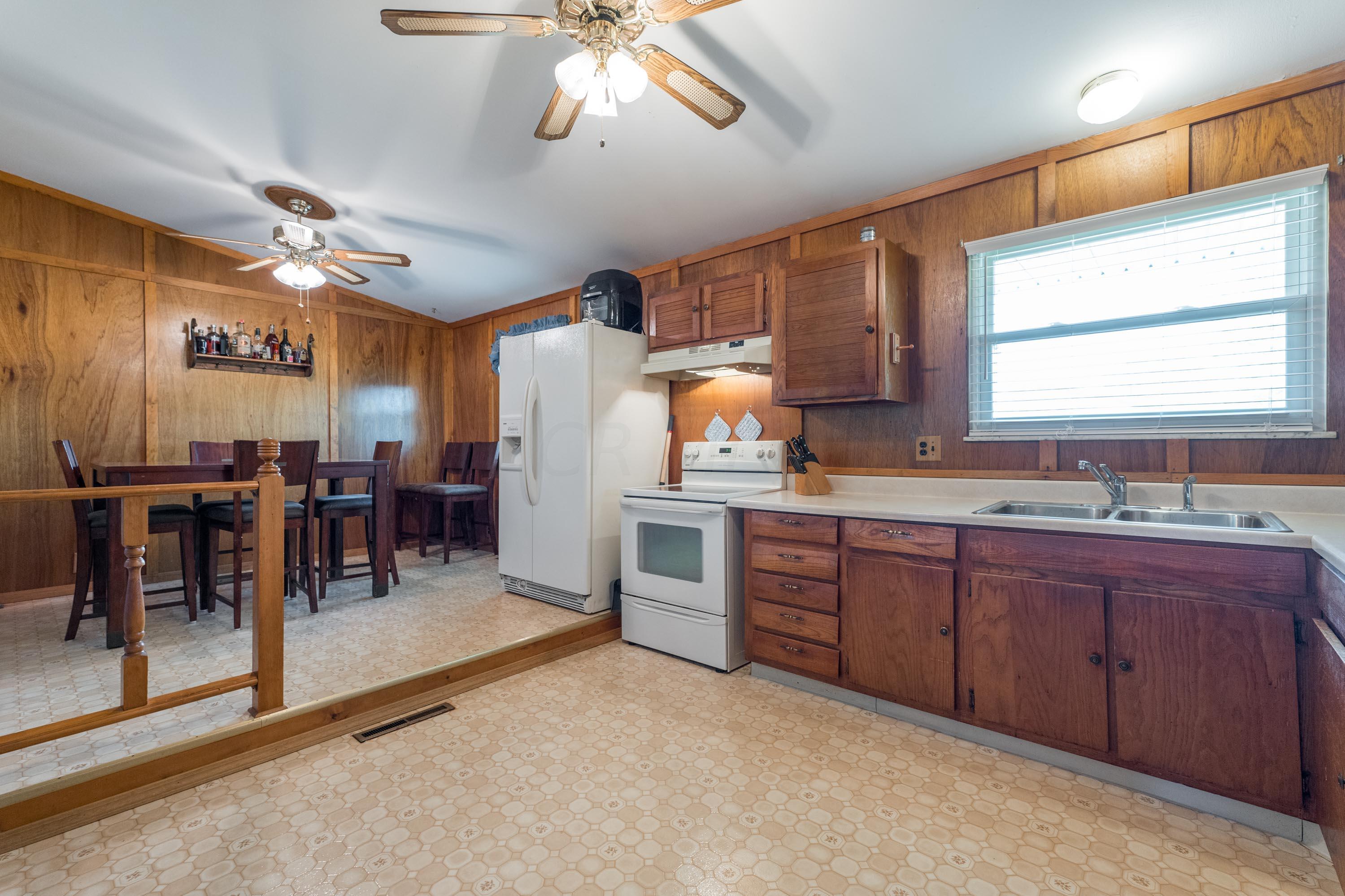1372 Thurell Road Columbus, OH 43229 - Photo 13 of 57 Kitchen-Eating Area