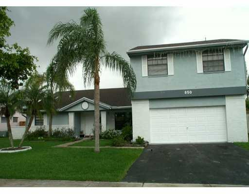 850 Blue Ridge Way Davie, FL 33325 - Photo 1 of 8 Exterior Front