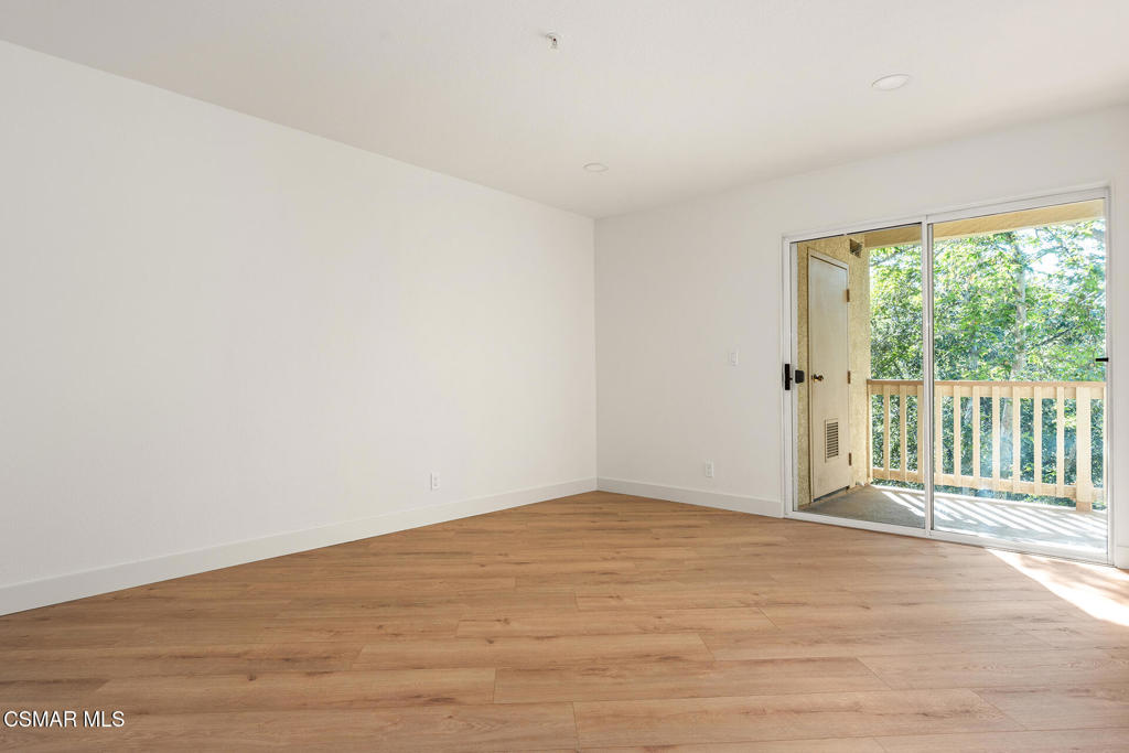697 Sutton Crest Trail, Unit TL210 Oak Park, CA 91377 - Photo 18 of 37
