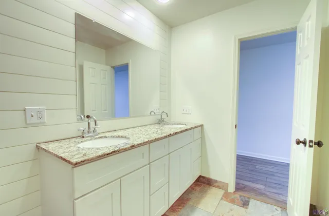 $200,000 | 25090 D Hutchinson Road, Holden, LA 70744