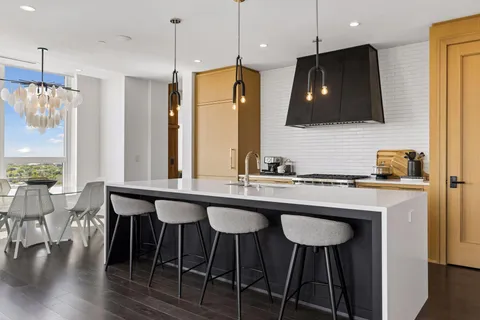 $1,090,000 | 1111 West River Parkway, Unit 23D, Minneapolis, MN 55415